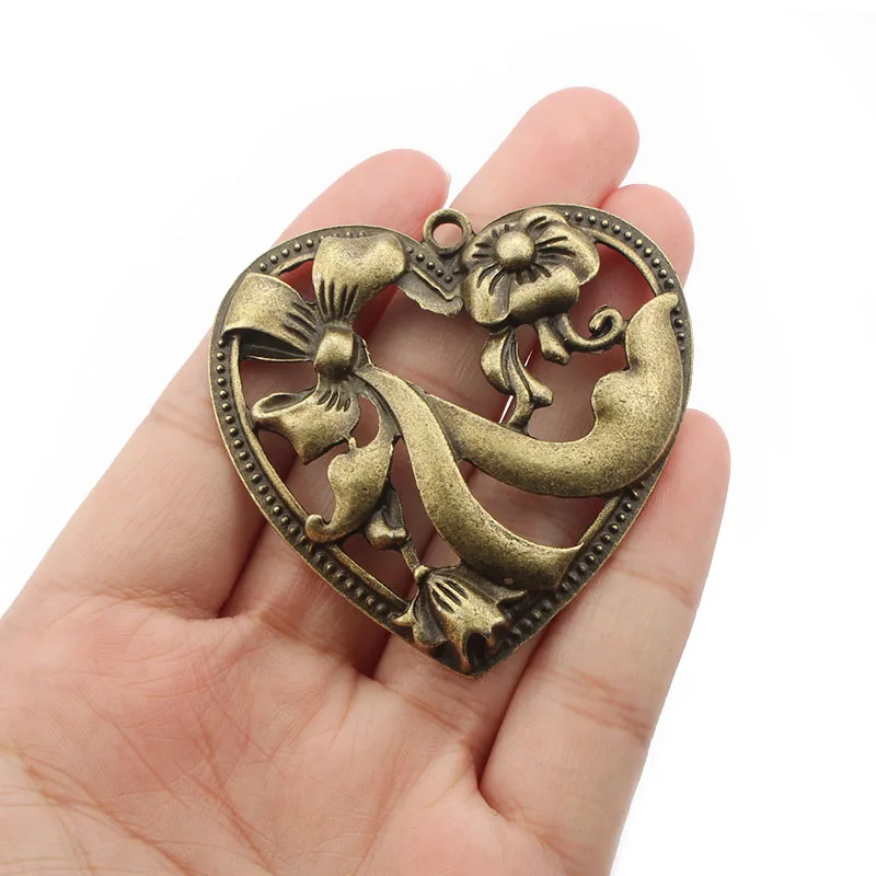 2PCS Large DIY Jewelry Craft Findings Antique Bronze Open Flower Bow Heart Shaped Charm Pendant for Necklace Making 53x52mm
2PCS Large DIY Jewelry Craft Findings Antique Bronze Open Flower Bow Heart Shaped Charm Pendant for Necklace Making 53x52mm
