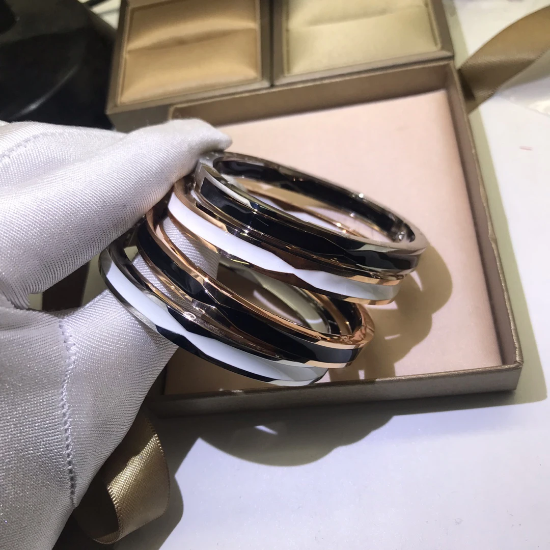 Hot sale rose gold BV titanium steel ceramic couple bracelet classic legless color engagement banquet holiday gift
Hot sale rose gold BV titanium steel ceramic couple bracelet classic legless color engagement banquet holiday gift