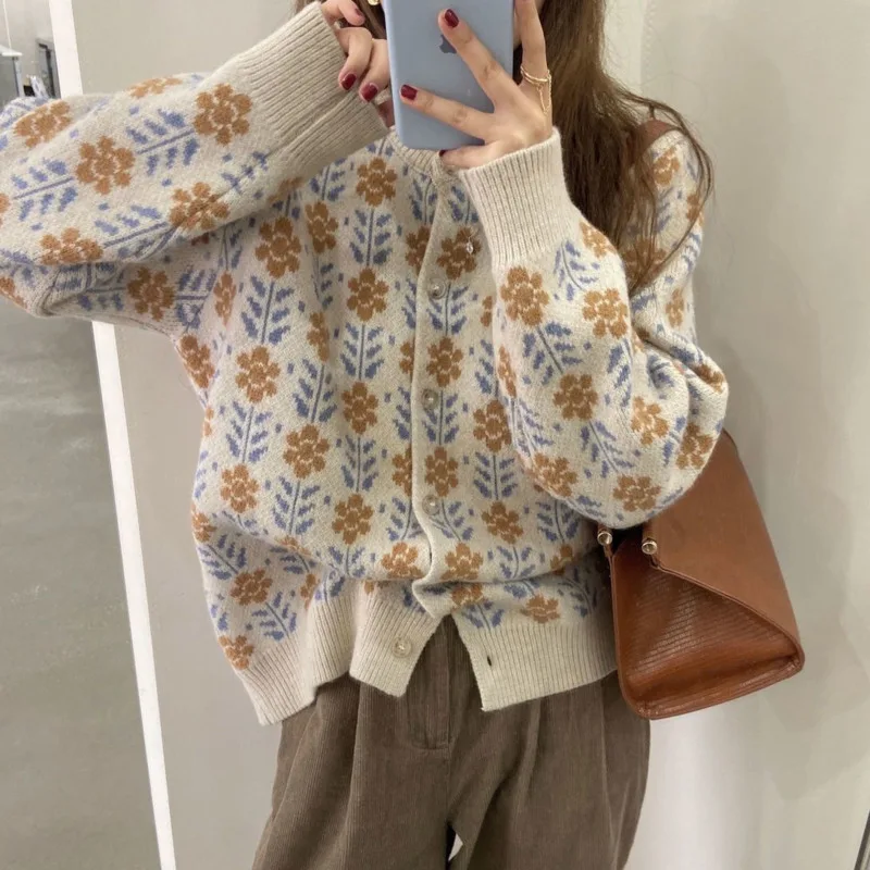 New Women's Sweater Cardigan Coat Korean Fashion Vintage Button Knitted Sweaters Cute Tops Winter Clothes Women Clothing 2021
New Women's Sweater Cardigan Coat Korean Fashion Vintage Button Knitted Sweaters Cute Tops Winter Clothes Women Clothing 2021
