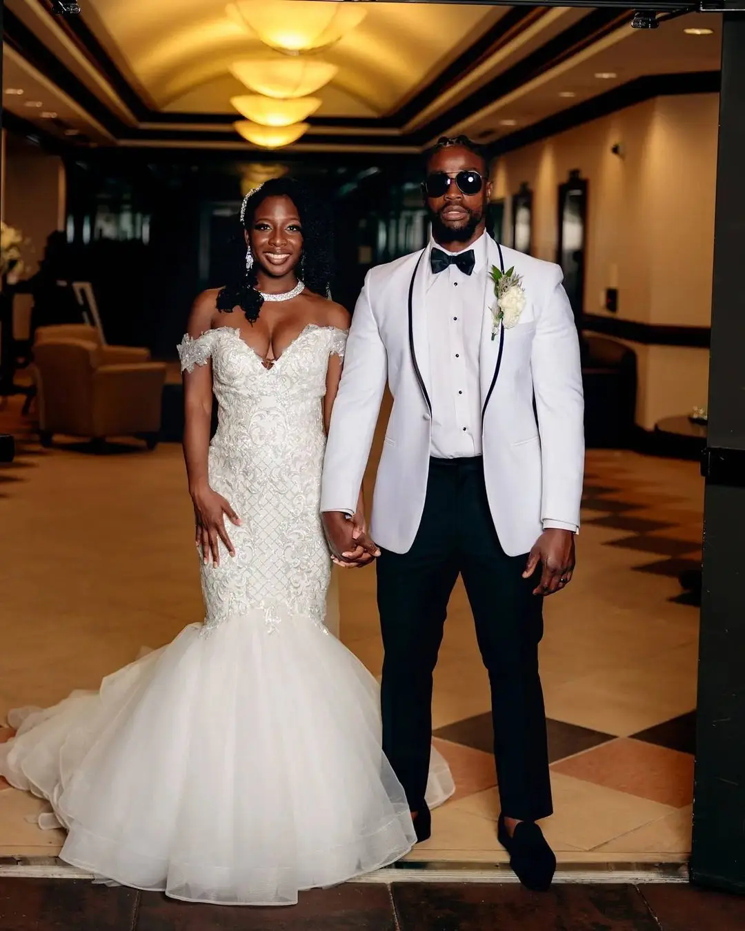 African Bride Mermaid Wedding Dresses Sexy Off Shoulder Backless Lace Long Train Bridal Gowns Vestidos de novia 
African Bride Mermaid Wedding Dresses Sexy Off Shoulder Backless Lace Long Train Bridal Gowns Vestidos de novia