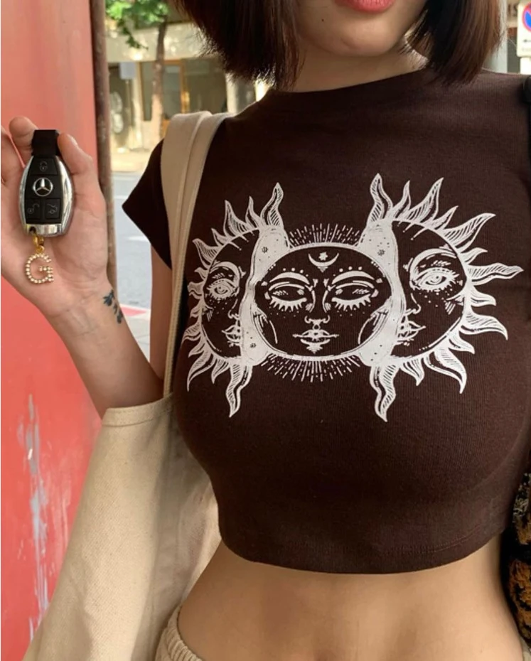 2021 new Y2K O-neck short top ladies summer sun portrait pattern printed casual T-shirt sexy streetwear brown short sleeves
2021 new Y2K O-neck short top ladies summer sun portrait pattern printed casual T-shirt sexy streetwear brown short sleeves
