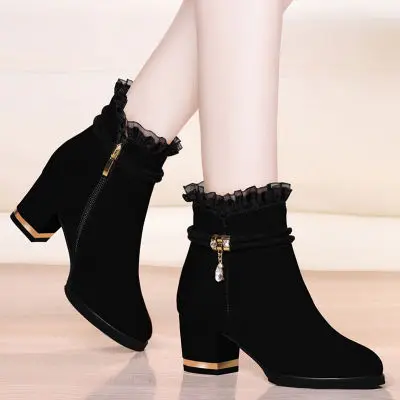 Hot new Ankle Boots Women Platform High Heels Female Side zipper Short Boot Casual Ladies velvet warm Rhinestone Botas Mujer
Hot new Ankle Boots Women Platform High Heels Female Side zipper Short Boot Casual Ladies velvet warm Rhinestone Botas Mujer