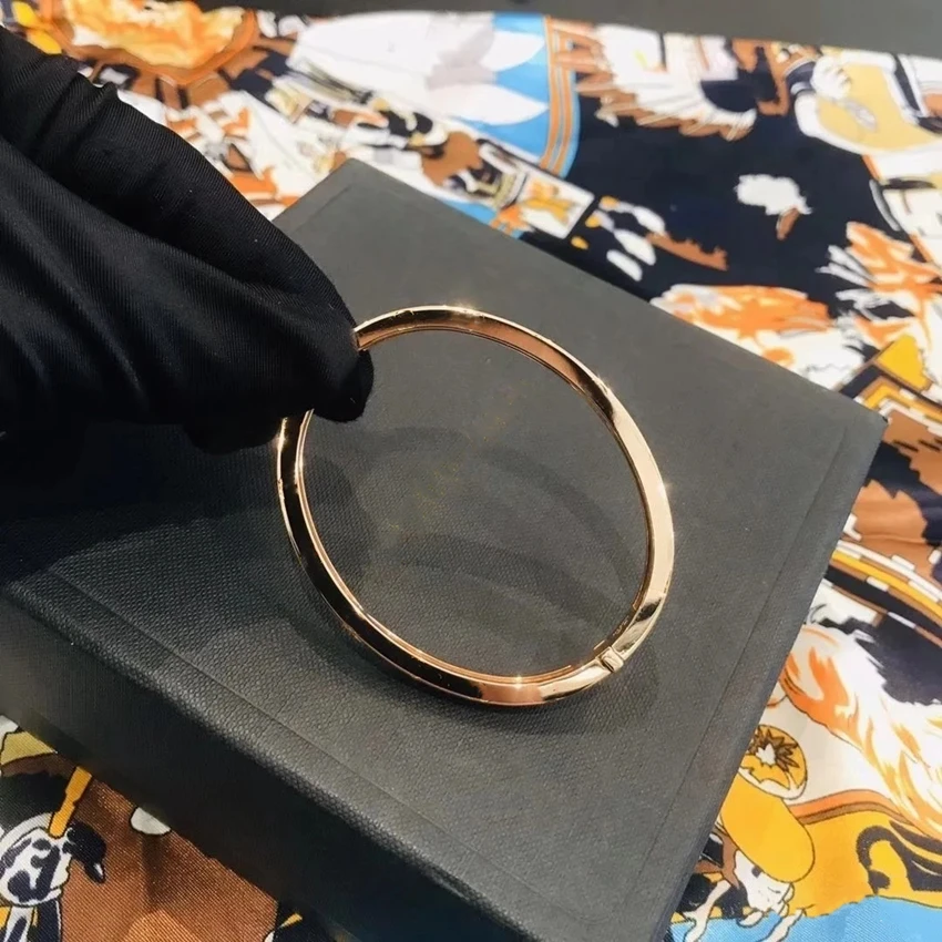 S925 Sterling Silver women's bracelet, fashion, trend, 1:1, men's rose gold Zircon Bracelet, Valentine's Day gift
S925 Sterling Silver women's bracelet, fashion, trend, 1:1, men's rose gold Zircon Bracelet, Valentine's Day gift