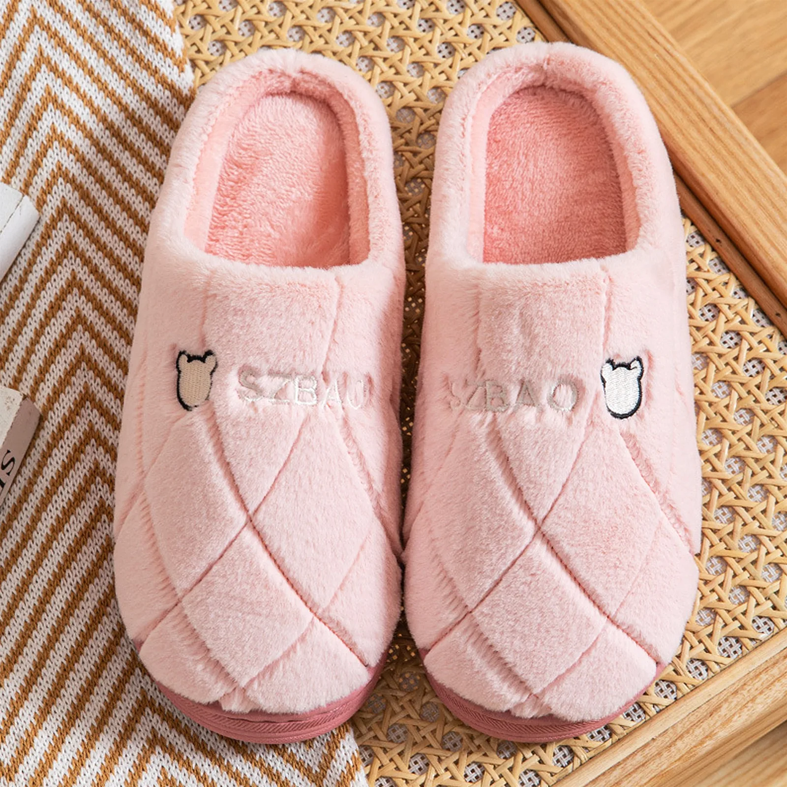 Plaid Slippers Men Home Couple Slippers2021 Winter Shoes Non-Slip Soft Warm House Slippers Indoor Bedroom Lovers Floor Shoes New
Plaid Slippers Men Home Couple Slippers2021 Winter Shoes Non-Slip Soft Warm House Slippers Indoor Bedroom Lovers Floor Shoes New