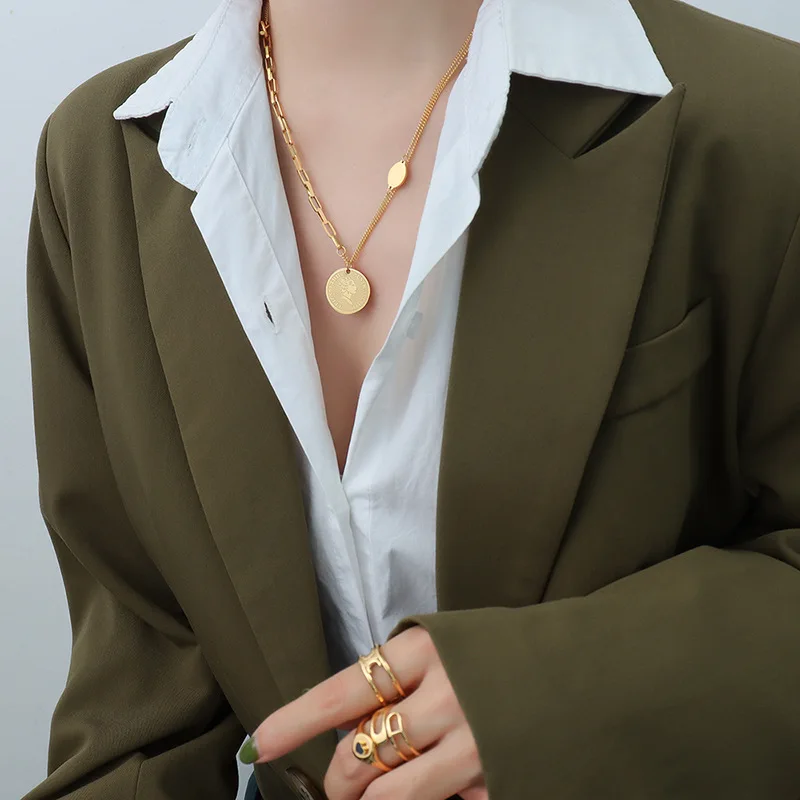 OT Clasp Titanium Steel Necklace For Women Chain Plating Gold Round Pendant Necklaces For Friend Gift
OT Clasp Titanium Steel Necklace For Women Chain Plating Gold Round Pendant Necklaces For Friend Gift