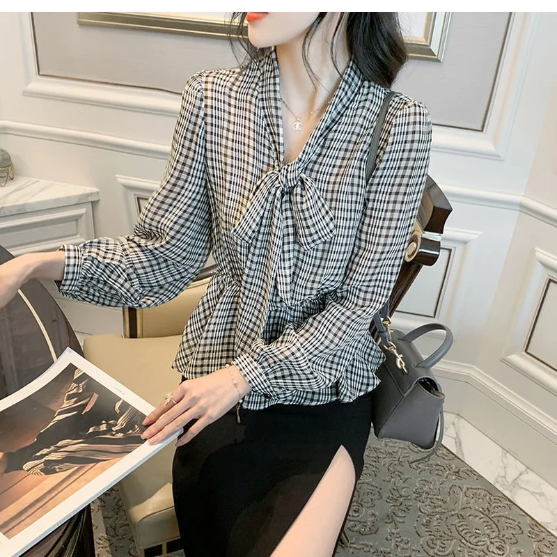 Lace-up Bow Shirt Women 2021 Spring Autumn New Korean Fashion Retro Elegant All-match V-neck Chiffon Plaid Blouse Blusa Y376
Lace-up Bow Shirt Women 2021 Spring Autumn New Korean Fashion Retro Elegant All-match V-neck Chiffon Plaid Blouse Blusa Y376