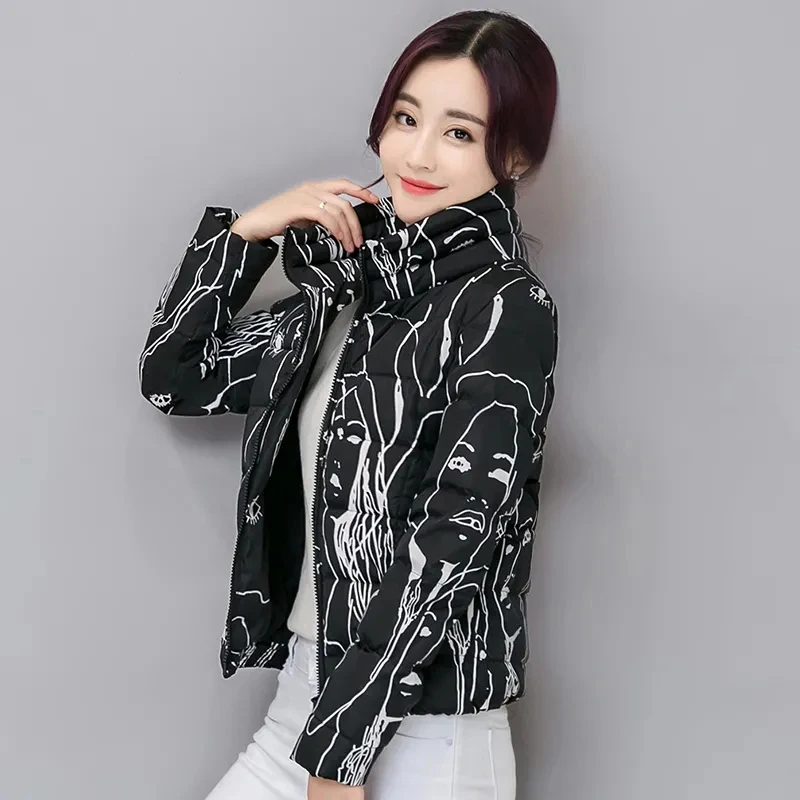 Women Print Short Parkas Casual Stand Collar Puffer Jacket Plus Size Coton Down Coat Korean Thick Overcoat Fashion Bubble Coat
Women Print Short Parkas Casual Stand Collar Puffer Jacket Plus Size Coton Down Coat Korean Thick Overcoat Fashion Bubble Coat