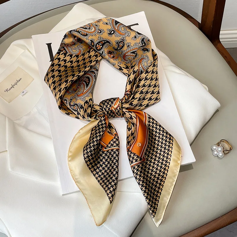Korean Print Sunscreen Silk Scarves Popular New Square Shawl 2022 Four Seasons Fashion Headcloth Luxury Lattice 70X70CM Kerchief
Korean Print Sunscreen Silk Scarves Popular New Square Shawl 2022 Four Seasons Fashion Headcloth Luxury Lattice 70X70CM Kerchief