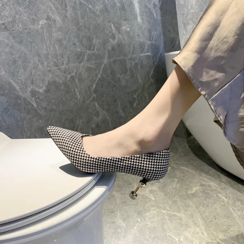 2020 new spring fashion lady belt with single shoes color matching pointed lattice banquet daily female high-heeled shoes U22-97
2020 new spring fashion lady belt with single shoes color matching pointed lattice banquet daily female high-heeled shoes U22-97
