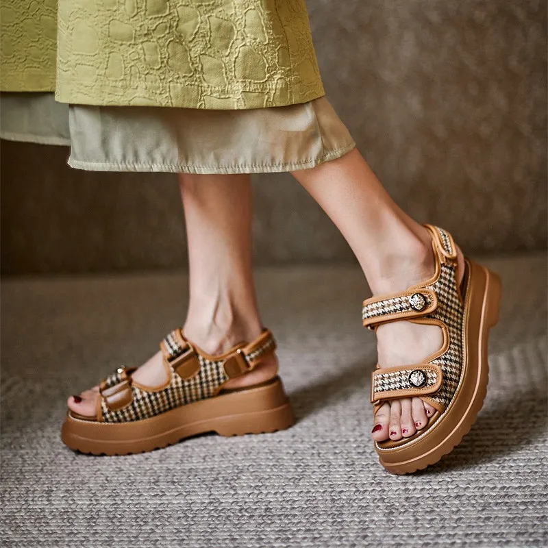 Fashion Flat Platform Sandals Women Summer Heighten Houndstooth Plaid Sheepskin Open Toe Hook High Heels Casual Shoes Size 34-42
Fashion Flat Platform Sandals Women Summer Heighten Houndstooth Plaid Sheepskin Open Toe Hook High Heels Casual Shoes Size 34-42
