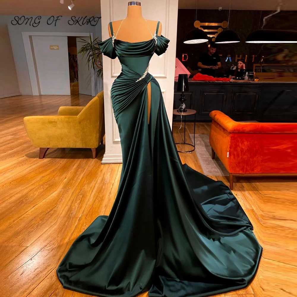 Elegant Dark Green Mother Of Bride Dresses Off Shoulder Thin Shoulder Strap Mom Evening Formal Gown Robe De Soirée Femme
Elegant Dark Green Mother Of Bride Dresses Off Shoulder Thin Shoulder Strap Mom Evening Formal Gown Robe De Soirée Femme