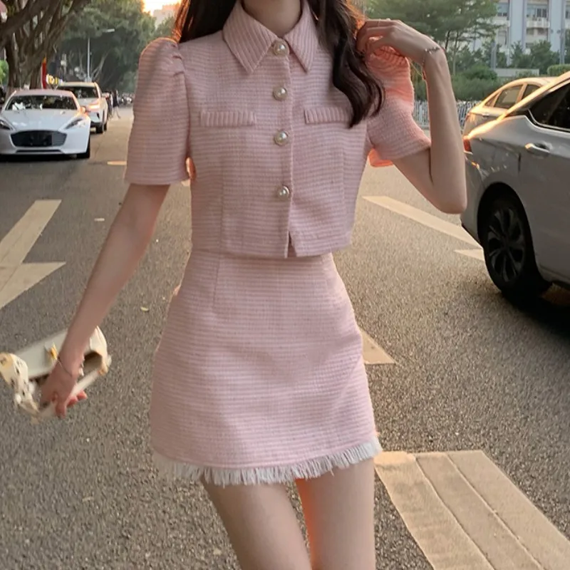 Vintage Two piece Sets Sweet Pink Pearl Button Tweed Puff Sleeve Crop Top And Mini Skirt Two piece Sets Summer Outfits Female
Vintage Two piece Sets Sweet Pink Pearl Button Tweed Puff Sleeve Crop Top And Mini Skirt Two piece Sets Summer Outfits Female