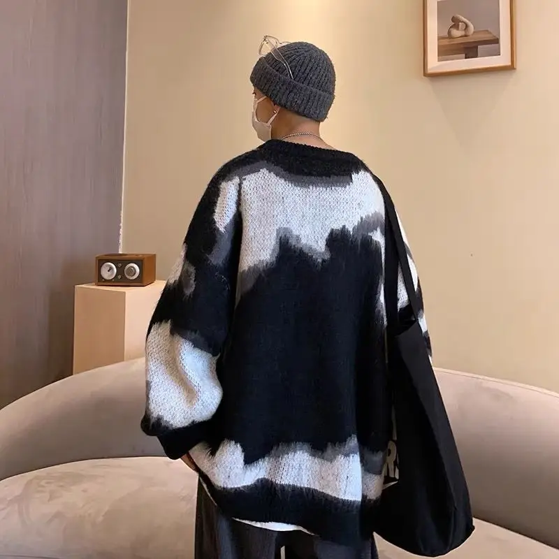 Autumn winter student sweater men's Korean version trend loose warm Knit Winter ins Hong Kong Style lazy sweater coat
Autumn winter student sweater men's Korean version trend loose warm Knit Winter ins Hong Kong Style lazy sweater coat