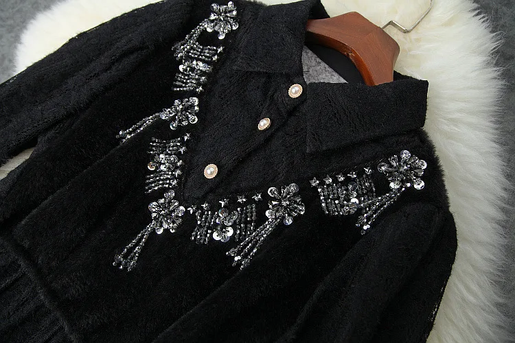 European and American women's wear 2020 winter new style Long sleeve nail bead Mosaic lace Fashionable black dress
European and American women's wear 2020 winter new style Long sleeve nail bead Mosaic lace Fashionable black dress