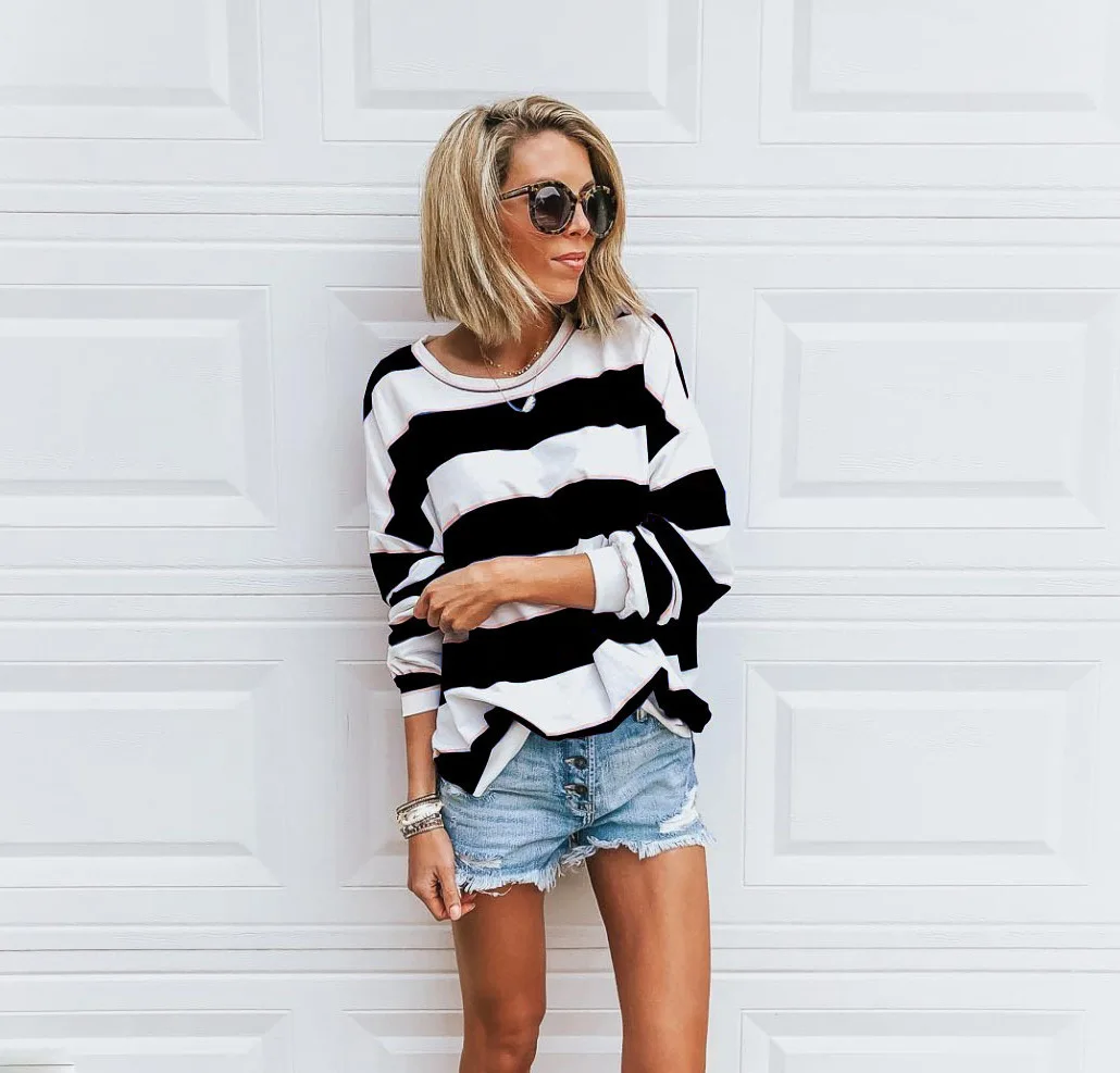 2021 Autumn Striped Women's Top Long Sleeve O-neck Loose Oversize Female Tops New Fashion Casual Ladies Clothes
2021 Autumn Striped Women's Top Long Sleeve O-neck Loose Oversize Female Tops New Fashion Casual Ladies Clothes