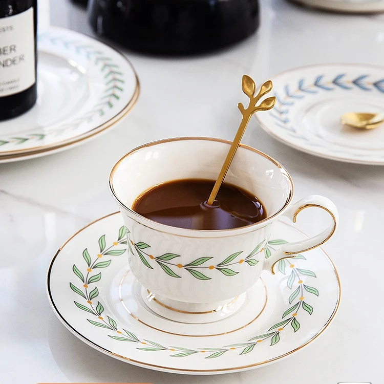 Набор кофейных чашек и блюдец в скандинавском стиле, фарфоровые керамические кофейные чашки, европейская чайная чашка, чашка для воды, кухо...
Набор кофейных чашек и блюдец в скандинавском стиле, фарфоровые керамические кофейные чашки, европейская чайная чашка, чашка для воды, кухо...