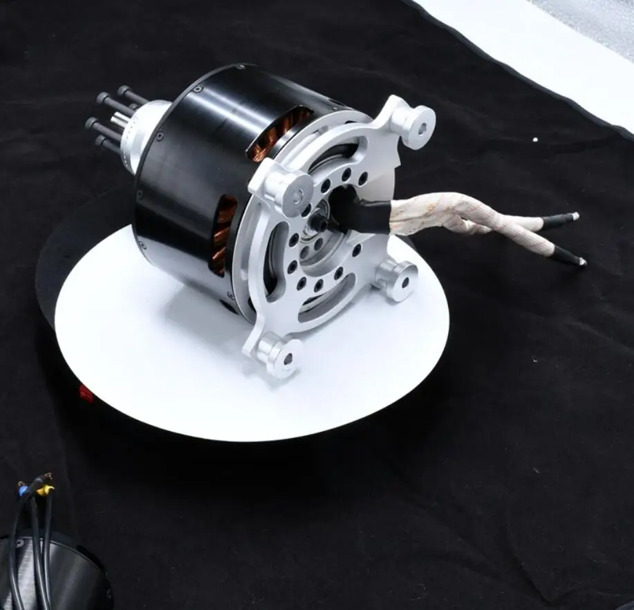 Brushless motor for large drones 15 kilowatts maximum power 40 kilograms high pulling force
Brushless motor for large drones 15 kilowatts maximum power 40 kilograms high pulling force
