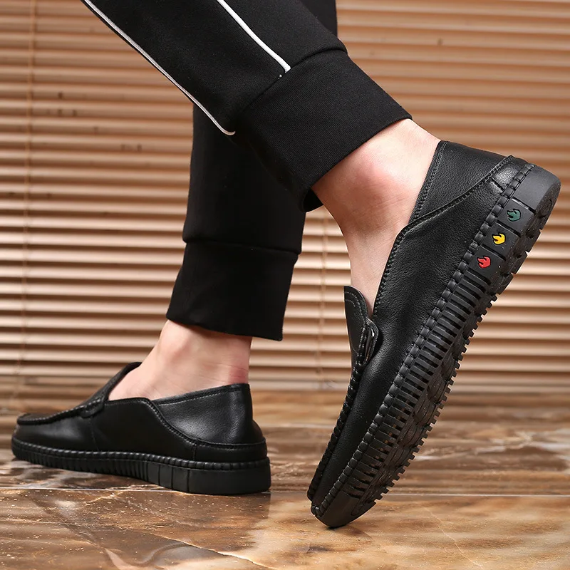Leather Men's shoes soft surface men's one foot driving casual shoes breathable antiskid shoes
Leather Men's shoes soft surface men's one foot driving casual shoes breathable antiskid shoes