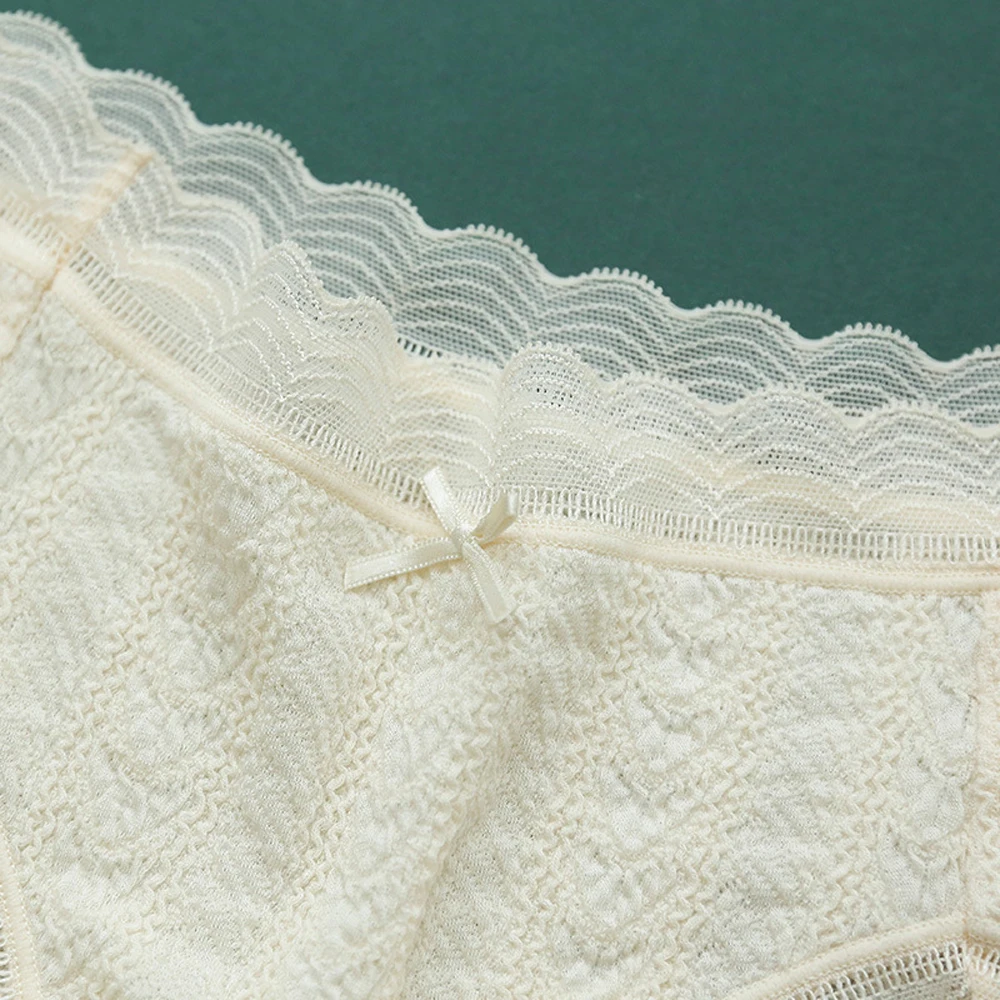 New Cotton Crotch Mid-waist Sexy Lace Panties Breathable Bow Underwear Ladies Underpants Seamless Triangle briefs
New Cotton Crotch Mid-waist Sexy Lace Panties Breathable Bow Underwear Ladies Underpants Seamless Triangle briefs