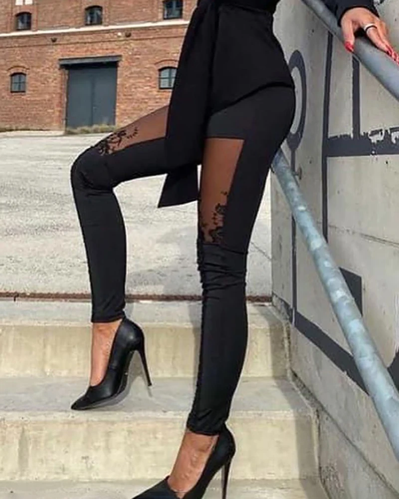 2022 New Women Causal Sheer Mesh Lace Embroidery Patch Skinny Pants Black See Through Pencil Pants Sexy Lace Long Trouses Female
2022 New Women Causal Sheer Mesh Lace Embroidery Patch Skinny Pants Black See Through Pencil Pants Sexy Lace Long Trouses Female