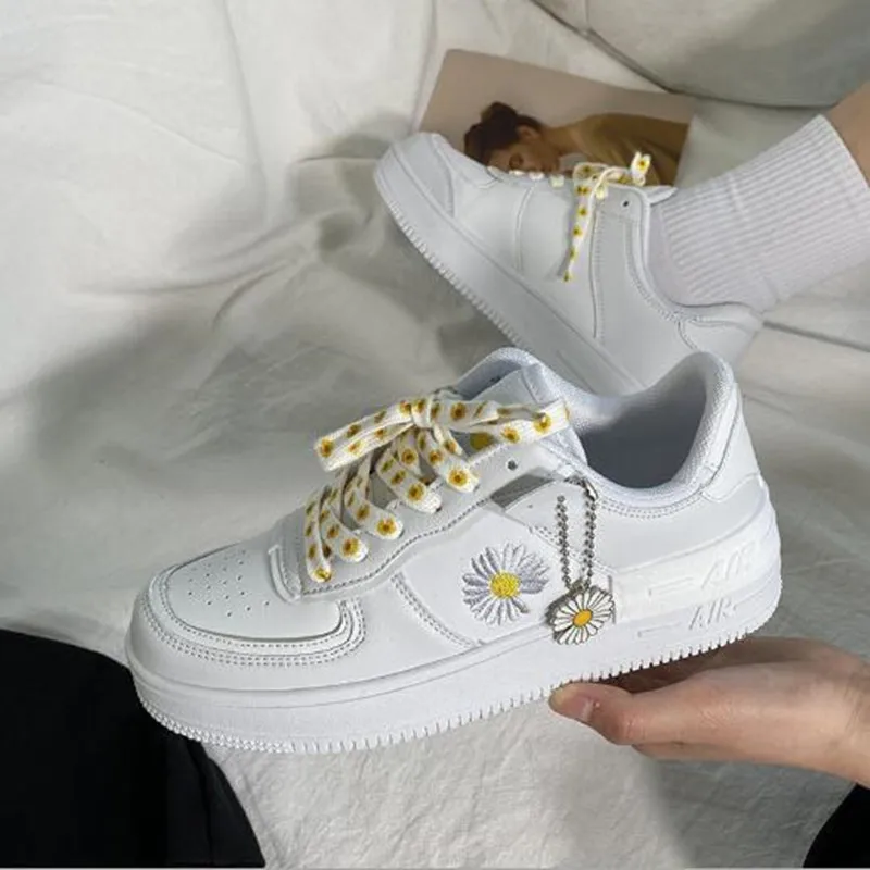 2021 New Spring Korean Student Red Little Daisy Sports Shoes White Shoes Woman Shoes Sneakers Vulcanized shoes
2021 New Spring Korean Student Red Little Daisy Sports Shoes White Shoes Woman Shoes Sneakers Vulcanized shoes