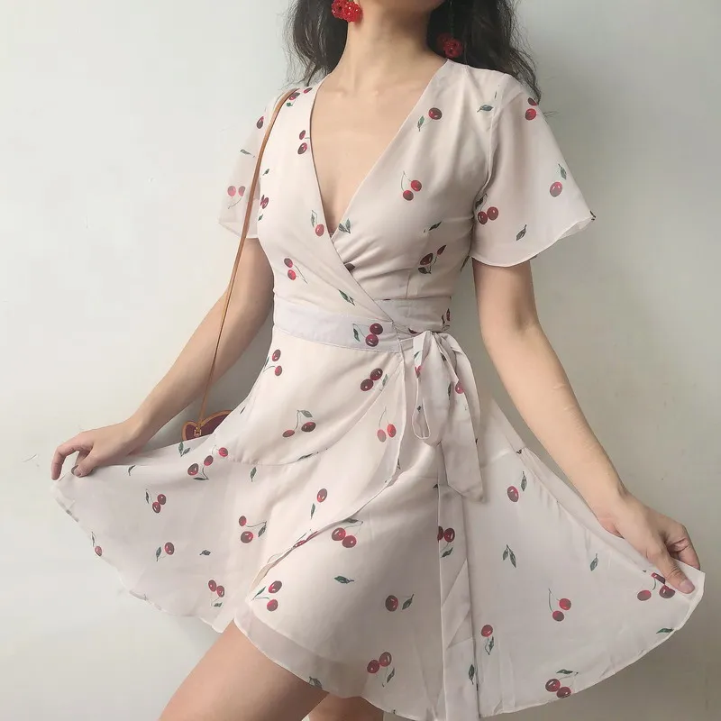 Summer French Elegant Cherry Print Mini dress Women Cross Lacing Up Sexy Ruffled Floral dress y2k Girlish style Women's dress
Summer French Elegant Cherry Print Mini dress Women Cross Lacing Up Sexy Ruffled Floral dress y2k Girlish style Women's dress