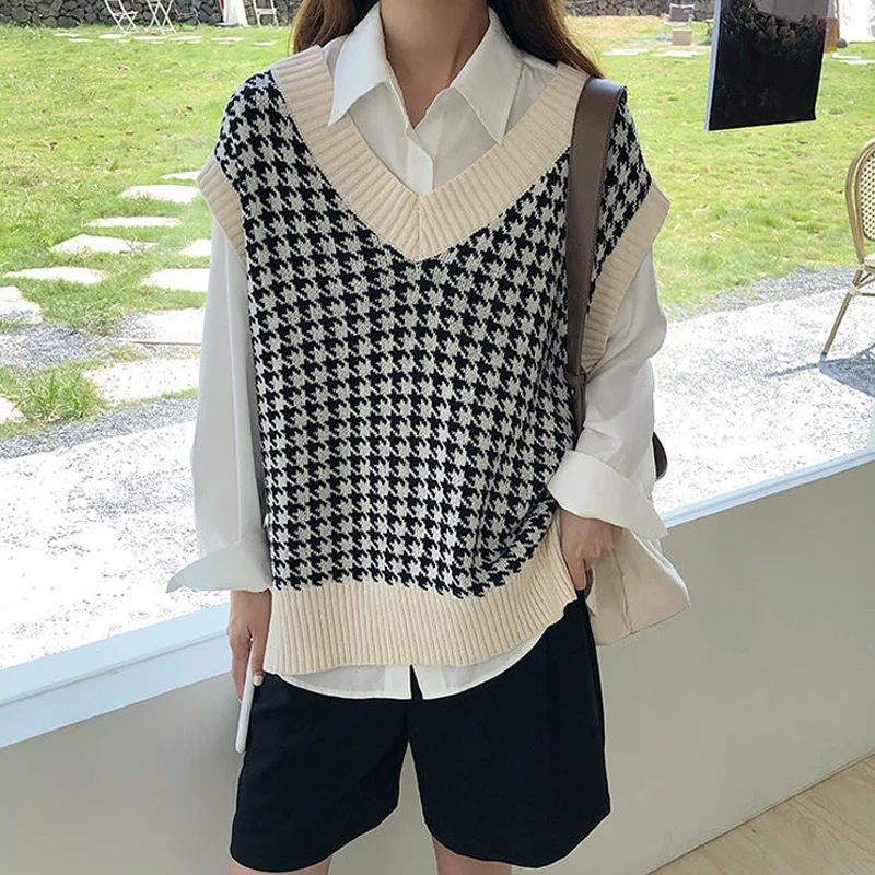 Women Vintage Houndstooth Sweater Vest Casual V-Neck Sleeveless Pullover Knitted Sweater Vest Chic Loose Autumn Winter Jumper
Women Vintage Houndstooth Sweater Vest Casual V-Neck Sleeveless Pullover Knitted Sweater Vest Chic Loose Autumn Winter Jumper