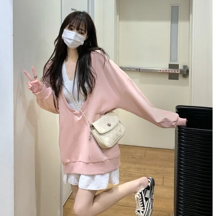 2021 New Autumn Pink Large V-neck Hooded Sweater Women's Korean Style Loose Design Sense Mid-Length JacketNuyoah
2021 New Autumn Pink Large V-neck Hooded Sweater Women's Korean Style Loose Design Sense Mid-Length JacketNuyoah