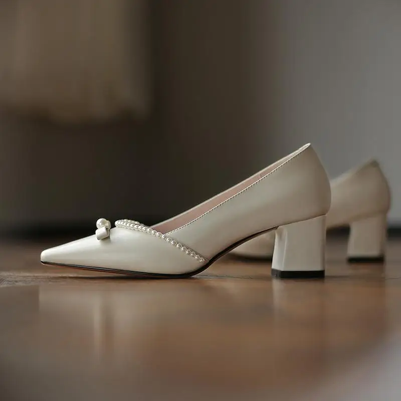 Krazing pot 2021 new gladiator full grain leather med thick heels princess style pearl beading bowtie decoration women pumps L03
Krazing pot 2021 new gladiator full grain leather med thick heels princess style pearl beading bowtie decoration women pumps L03