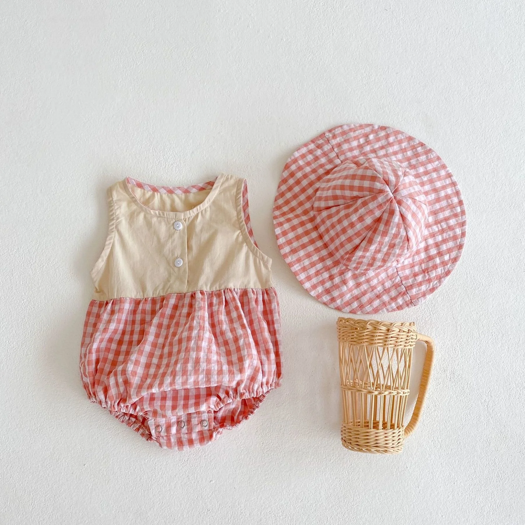 Koodykids Summer Baby Grils Pink Plaid Sleeveless Bodysuits With Hat Toddlers Girls Infant Rompers Quality Jumpersuits 2021 New
Koodykids Summer Baby Grils Pink Plaid Sleeveless Bodysuits With Hat Toddlers Girls Infant Rompers Quality Jumpersuits 2021 New