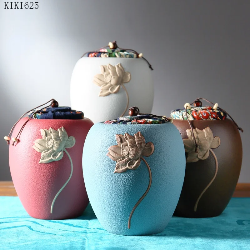 Creative Embossed Lotus Ceramic Storage Jar Sealed Tea Caddy Moisture-proof Large-capacity Candy Storage Jar Art Home Decoration
Creative Embossed Lotus Ceramic Storage Jar Sealed Tea Caddy Moisture-proof Large-capacity Candy Storage Jar Art Home Decoration