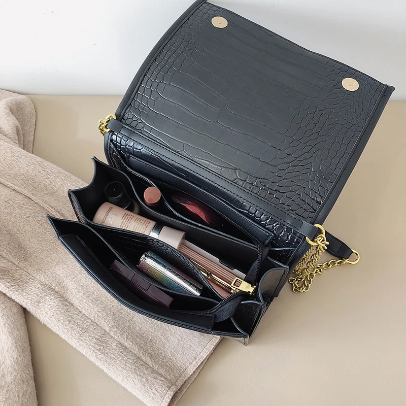2021 new brand retro crocodile pattern shoulder bag female designer metal letter iron chain female bag PU messenger bag
2021 new brand retro crocodile pattern shoulder bag female designer metal letter iron chain female bag PU messenger bag