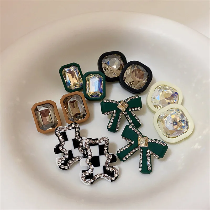 Trendy Bowknot Bear Round Square Zircon Stud Earring for Women Girl Metal Green White Black Small Piercing Earrings Brincos
Trendy Bowknot Bear Round Square Zircon Stud Earring for Women Girl Metal Green White Black Small Piercing Earrings Brincos