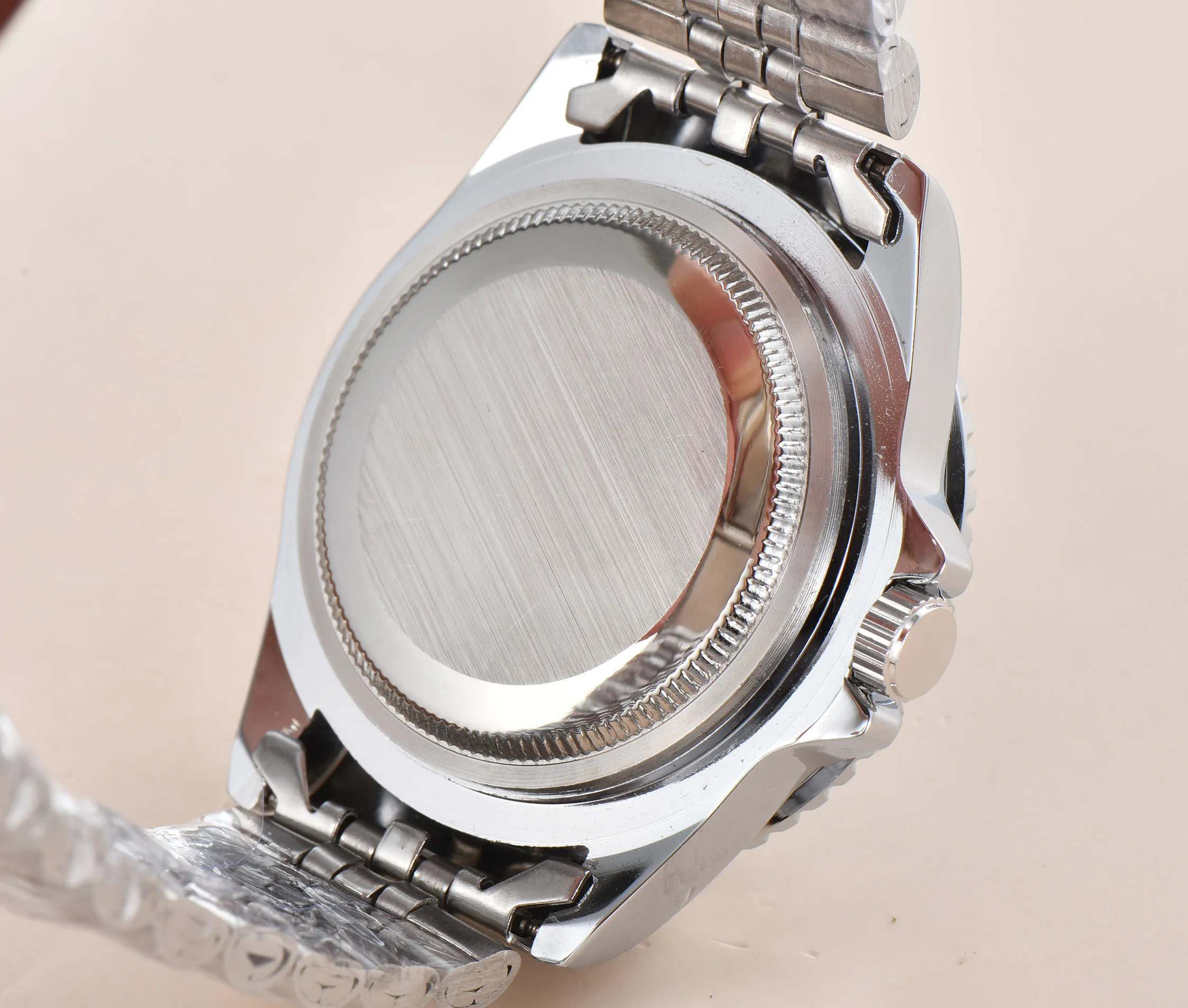 VODRICH Brand Red Black Classic Women Men Quartz Watch Black White Submariner Men Alloy Quartz Watch
VODRICH Brand Red Black Classic Women Men Quartz Watch Black White Submariner Men Alloy Quartz Watch