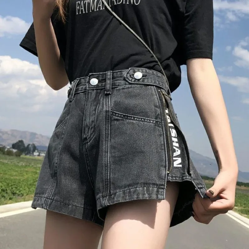 Summer Cotton Loose Slim Denim Women Shorts Jeans Letter Zipper Female Style Wide Leg Hot High Waist Short Pants
Summer Cotton Loose Slim Denim Women Shorts Jeans Letter Zipper Female Style Wide Leg Hot High Waist Short Pants