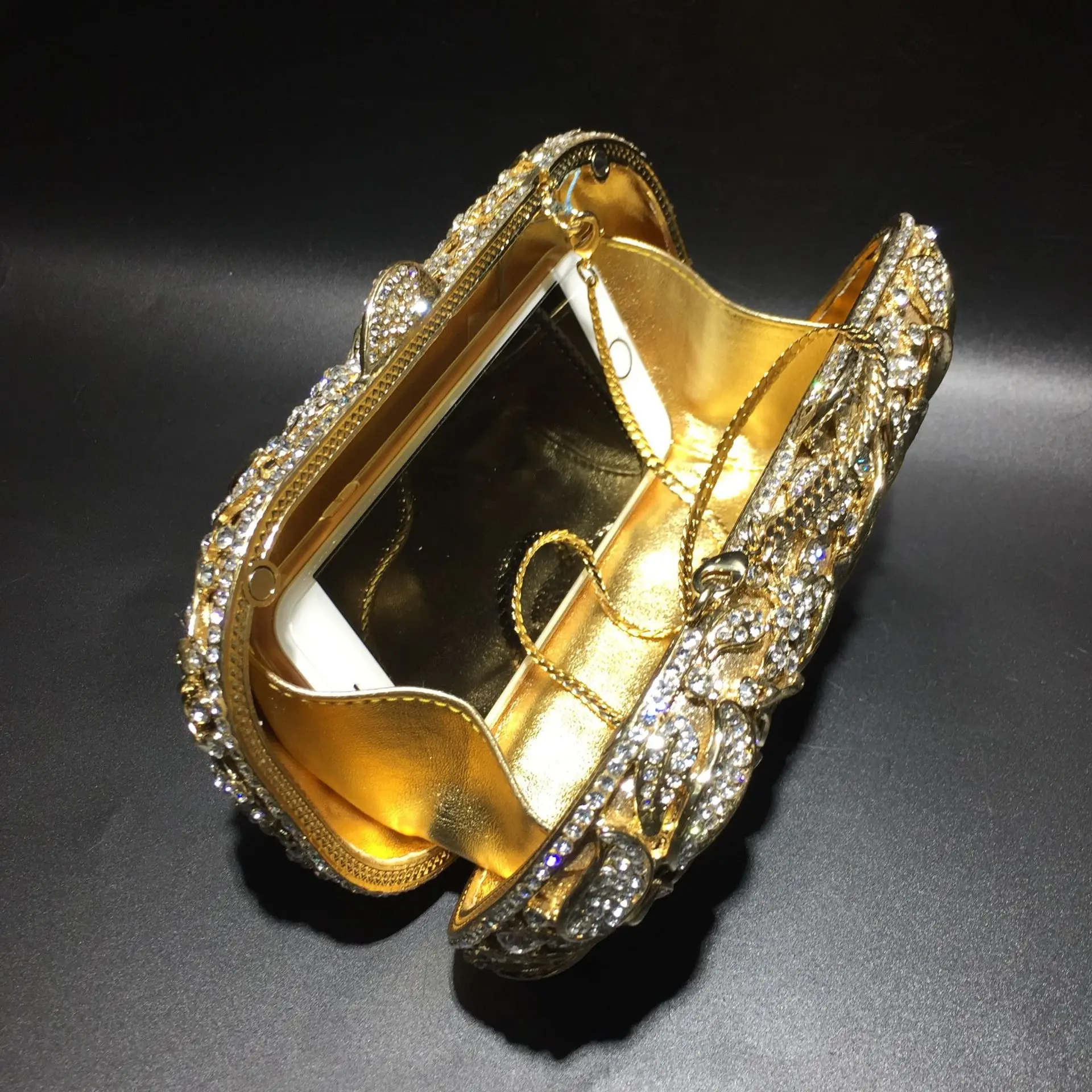 Rhinestone Clutch Bag Hollow Metal Crystal Dinner Bag Luxury Handheld Diamond Bag Hand-set Diamonds
Rhinestone Clutch Bag Hollow Metal Crystal Dinner Bag Luxury Handheld Diamond Bag Hand-set Diamonds