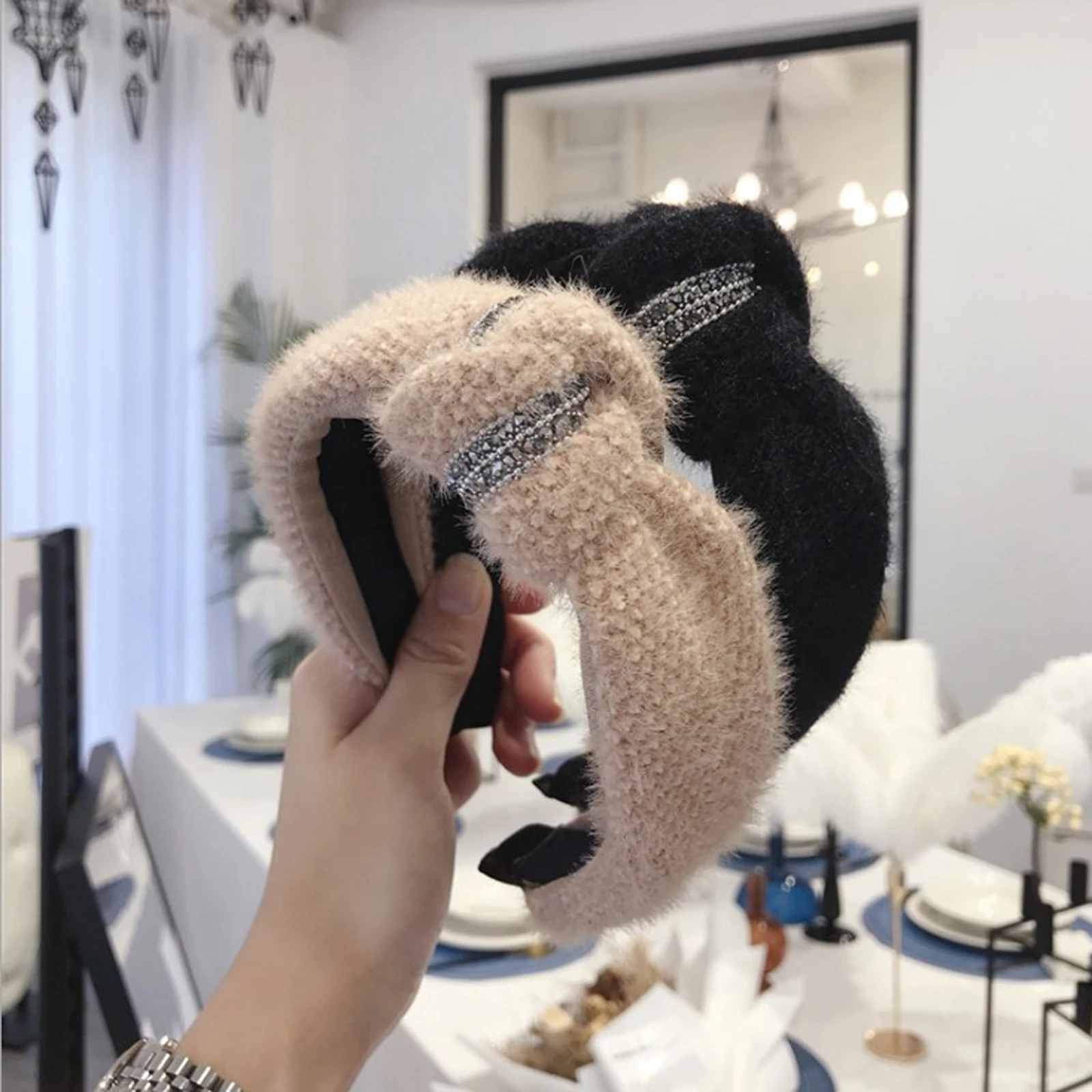New Fashion Women Headband Warm Hair Accessories Adult Shining Rhinestone Hairband Wide Side Casual Hair Hoop
New Fashion Women Headband Warm Hair Accessories Adult Shining Rhinestone Hairband Wide Side Casual Hair Hoop