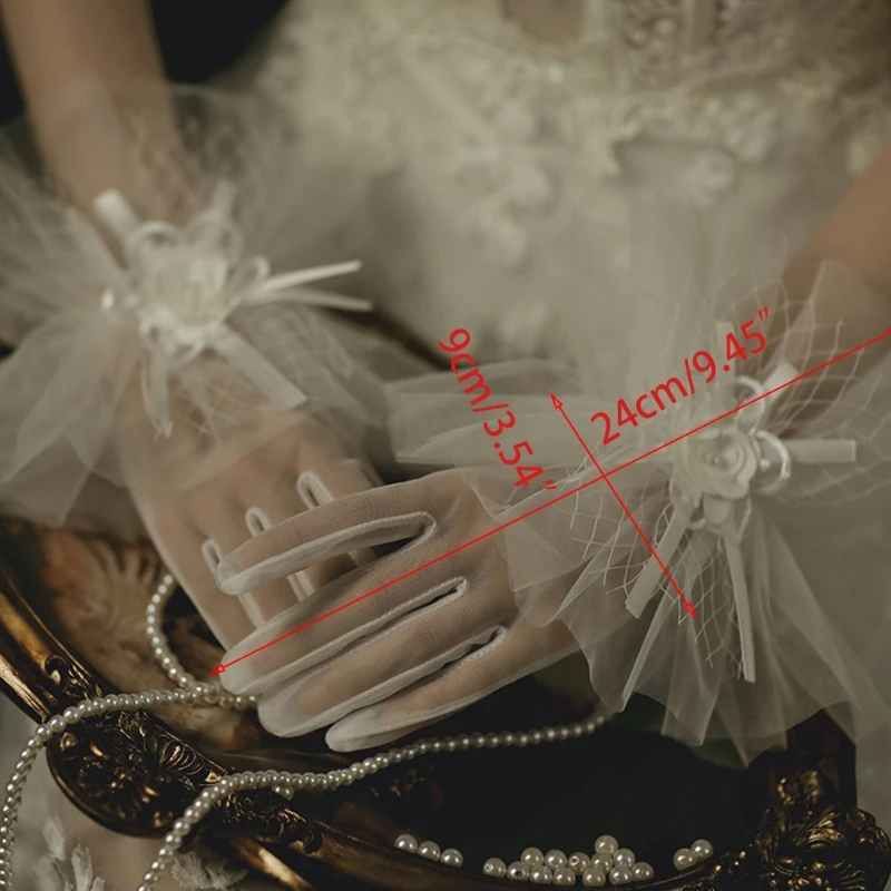 Vintage Short Sheer Wedding Gloves Embroidery Floral Lace Patchwork UV Protection Sunscreen Bridal Full Finger Mittens
Vintage Short Sheer Wedding Gloves Embroidery Floral Lace Patchwork UV Protection Sunscreen Bridal Full Finger Mittens