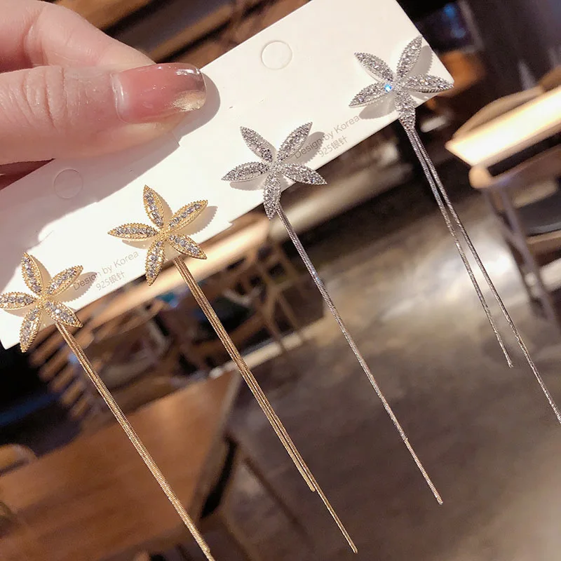 South Korea's East Gate new diamond five-leaf tassel earrings female temperament net red long earrings female
South Korea's East Gate new diamond five-leaf tassel earrings female temperament net red long earrings female