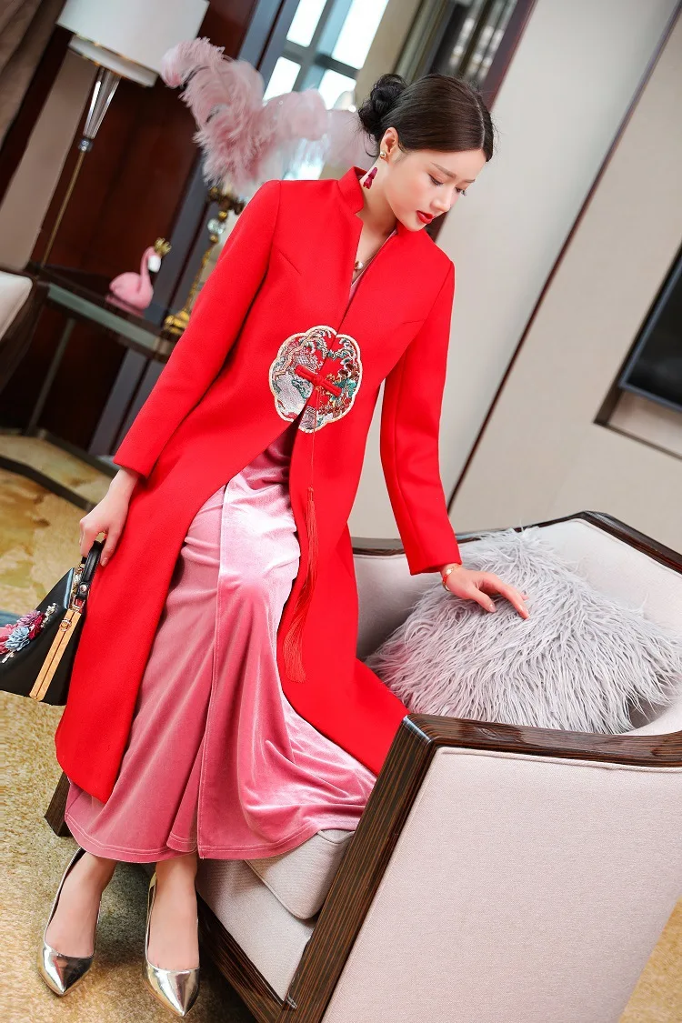 Winter Fashion 2021 Wool Coats High Quality Brand Women Luxurious Embroidery Single Buttons Long Sleeve Blue Red Wool Overcoats
Winter Fashion 2021 Wool Coats High Quality Brand Women Luxurious Embroidery Single Buttons Long Sleeve Blue Red Wool Overcoats