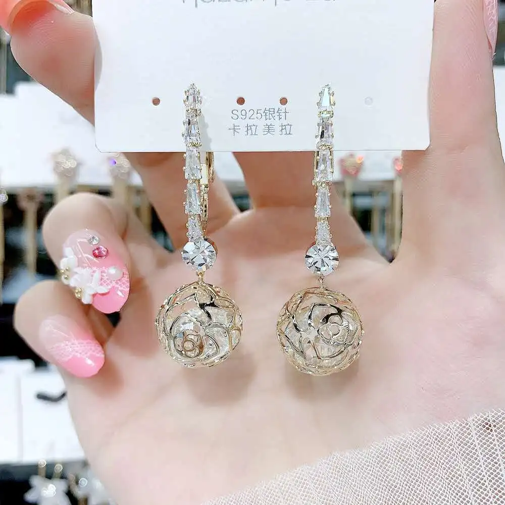 Earring temperament fashion celebrity ear button earring 2021 new fashion 925 silver needle
Earring temperament fashion celebrity ear button earring 2021 new fashion 925 silver needle