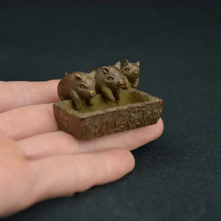 LAOJUNLU Three Little Pigs Rush To Eat Red Copper Small Incense Sticks Small Ornaments
LAOJUNLU Three Little Pigs Rush To Eat Red Copper Small Incense Sticks Small Ornaments