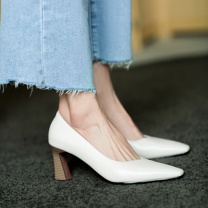 2021fashion spring Women's High Heels Sexy Bride Party mid Heel Pointed toe Shallow mouth elegant High Heel Shoes Women shoes 
2021fashion spring Women's High Heels Sexy Bride Party mid Heel Pointed toe Shallow mouth elegant High Heel Shoes Women shoes