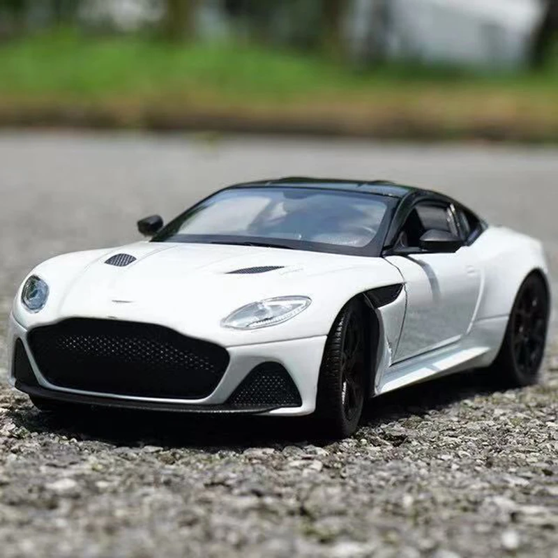 1:24 Aston Martin DBS Alloy Sports Car Diecast Racing Pull Back Model Metal Supercar High Simitation Vehicle Collection Toys Boy
1:24 Aston Martin DBS Alloy Sports Car Diecast Racing Pull Back Model Metal Supercar High Simitation Vehicle Collection Toys Boy