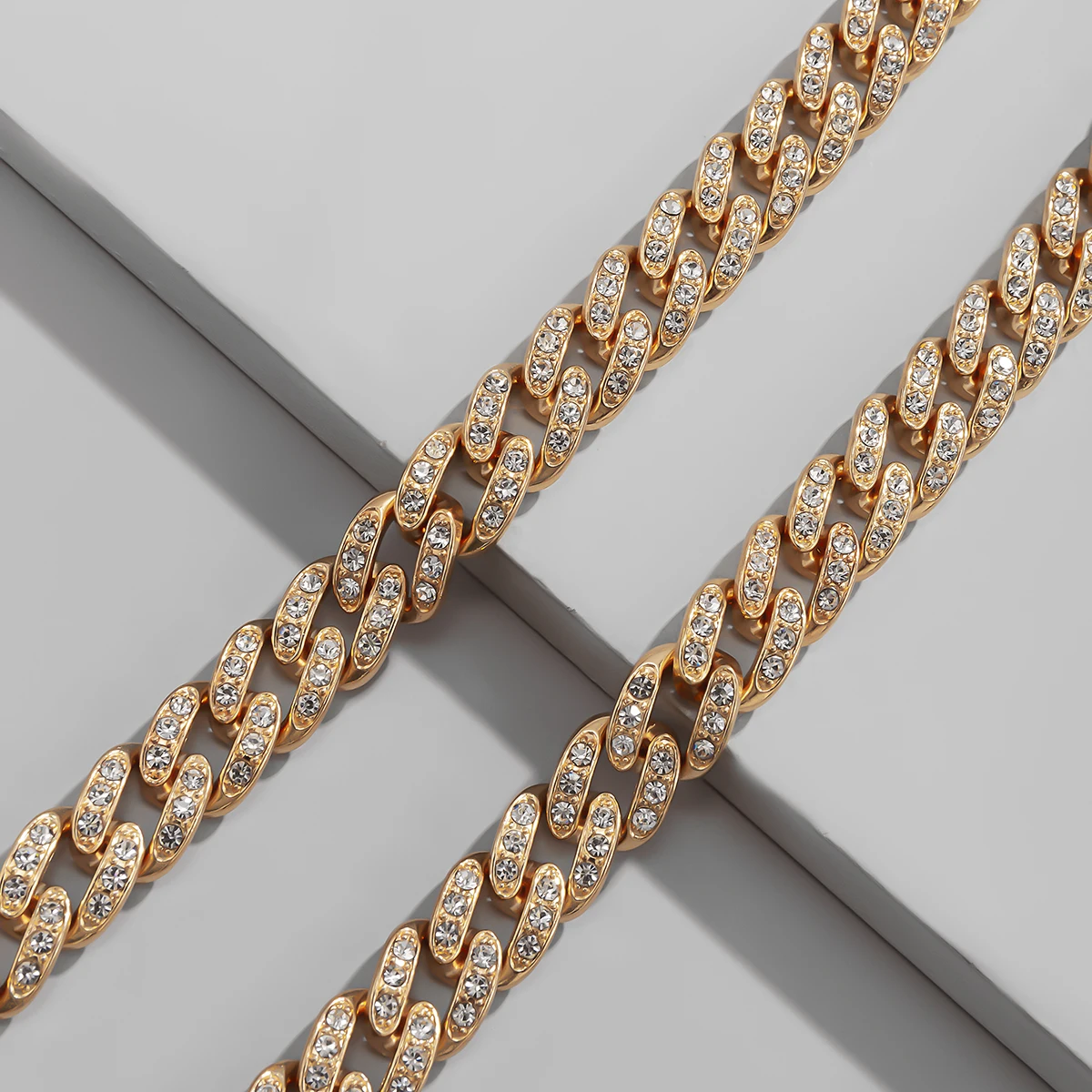 Hip Hop Miami Curb Iced Out Rhinestones Link Chain Necklace and Bracelet Jewelry Set Cuban Chain Bling Rapper Necklaces for Men
Hip Hop Miami Curb Iced Out Rhinestones Link Chain Necklace and Bracelet Jewelry Set Cuban Chain Bling Rapper Necklaces for Men