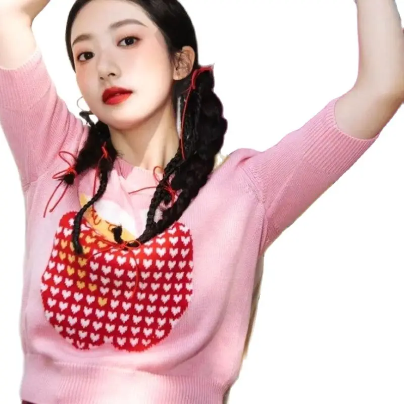 Sweet Wind Pink Heart-shaped Apple Jacquard Knitted Temperament Joker Age-reducing Jacket
Sweet Wind Pink Heart-shaped Apple Jacquard Knitted Temperament Joker Age-reducing Jacket