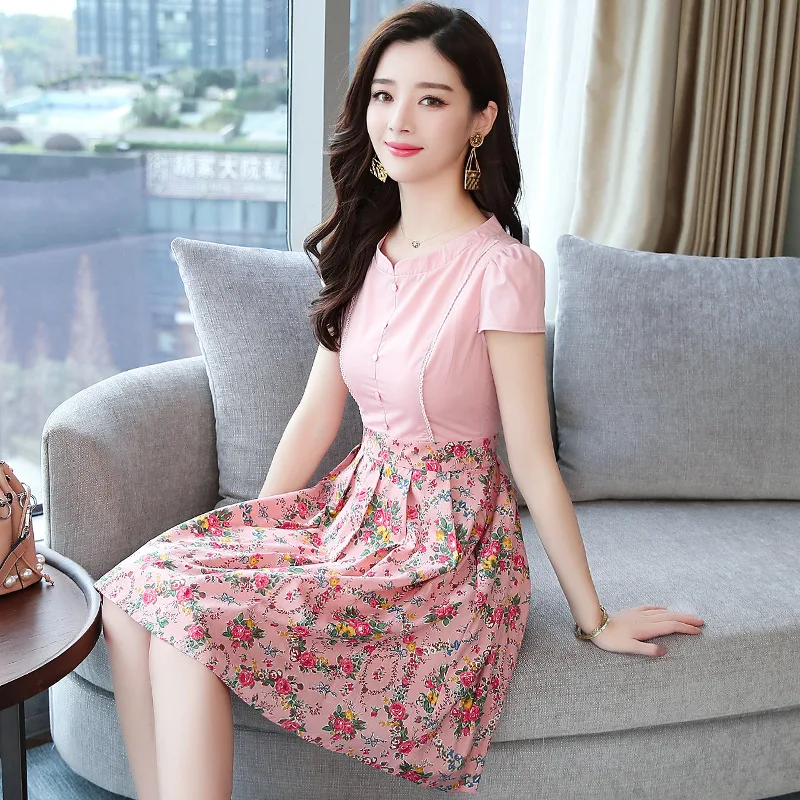 Summer 2020 new Korean version of the large-size broken flower dress temperament lady dress show thin summer women's dress
Summer 2020 new Korean version of the large-size broken flower dress temperament lady dress show thin summer women's dress