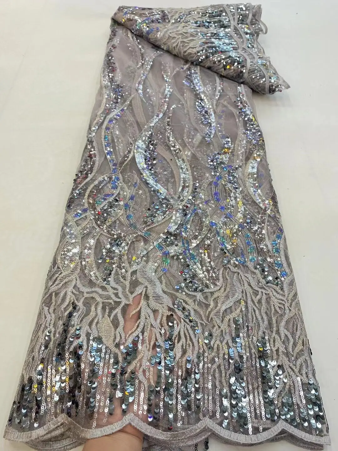 Best Quality L-828685 Lace Fabric with sequins Nigeria Net Lace for Wedding African French Tulle Lace Fabric
Best Quality L-828685 Lace Fabric with sequins Nigeria Net Lace for Wedding African French Tulle Lace Fabric