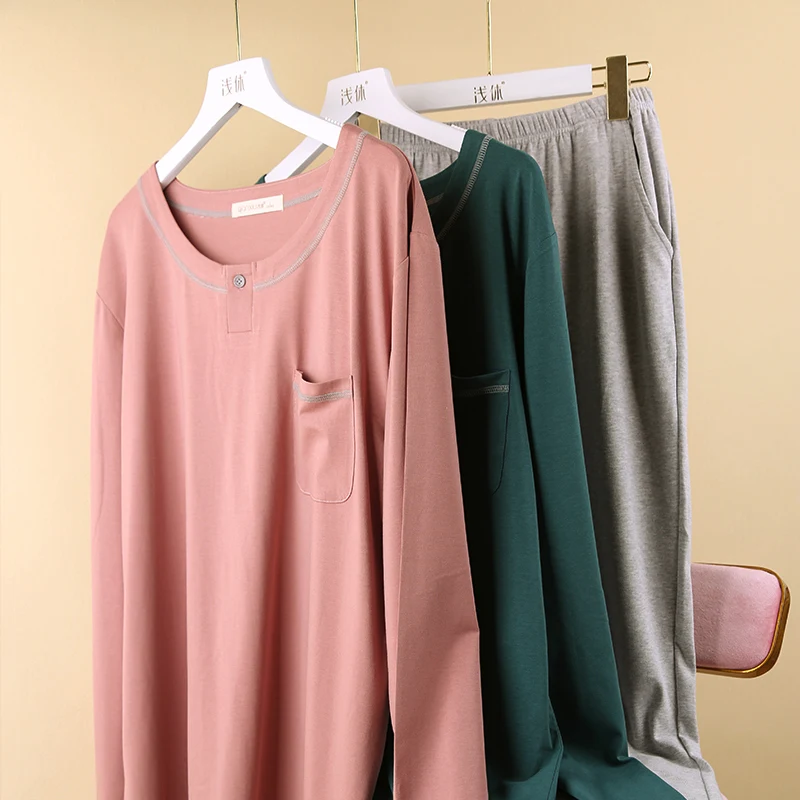 Spring 2021 new men's pajamas suit home coat long trousers bamboo fiber lapel cardigan leisure and comfortable home clothing 
Spring 2021 new men's pajamas suit home coat long trousers bamboo fiber lapel cardigan leisure and comfortable home clothing