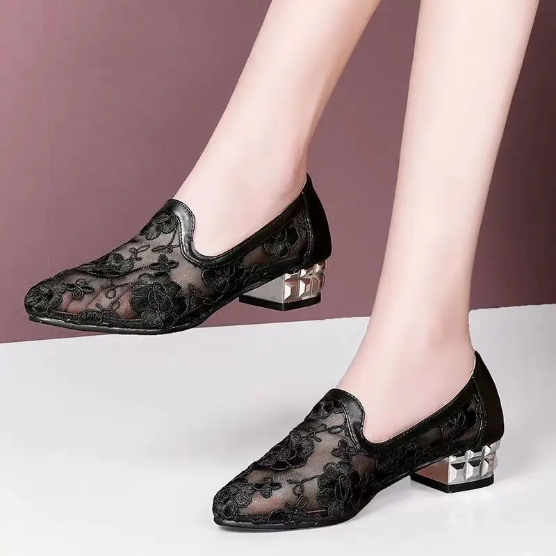 Comfortable Summer Women's High Heels Shoes New Mesh Hollow Out Women Pumps Lace Embroidered Summer Ventilation casual shoes
Comfortable Summer Women's High Heels Shoes New Mesh Hollow Out Women Pumps Lace Embroidered Summer Ventilation casual shoes